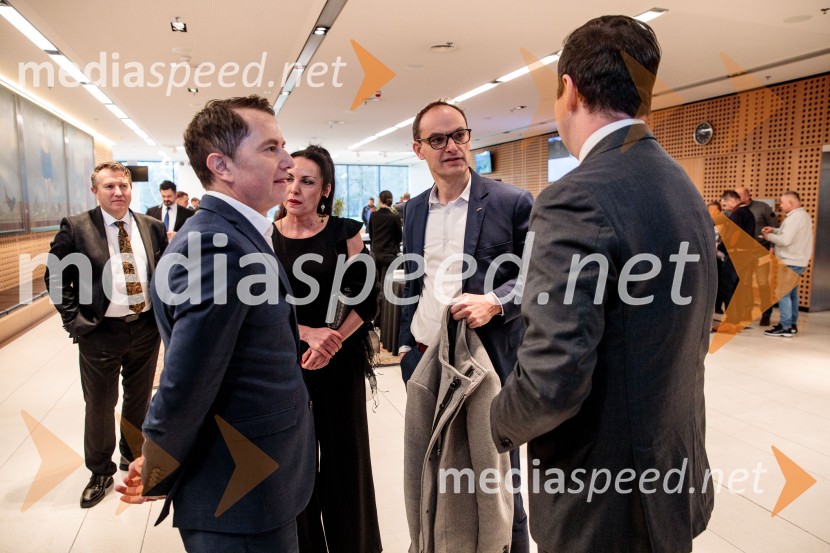  Tomaž Orešič, podpredsednik skupine Resalta;  Tijana Orešič Barač, dr. med. specialistka dermatologije;  Anže Logar, predsednik stranke Demokrati, poslanec Državnega zbora Republike Slovenije;  Marko  Balažic, predsednik SLSUstanovni kongres Lotričeve stranke Fokus