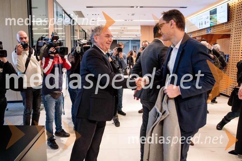  Aleš Hojs, nekdanji minister za notranje zadeve;  Anže Logar, predsednik stranke Demokrati, poslanec Državnega zbora Republike SlovenijeUstanovni kongres Lotričeve stranke Fokus