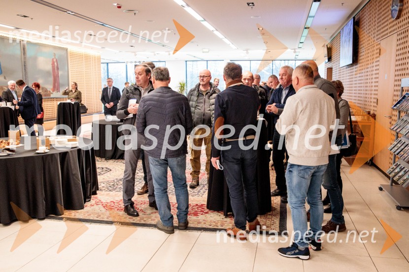 Ustanovni kongres Lotričeve stranke Fokus