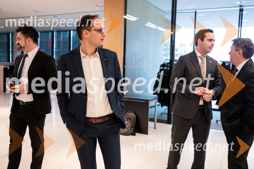  ... ;  Anže Logar, predsednik stranke Demokrati, poslanec Državnega zbora Republike Slovenije;  Marko Balažic, predsednik SLSUstanovni kongres Lotričeve stranke Fokus