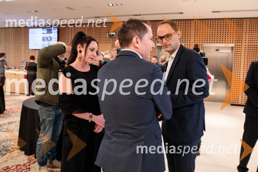  Tijana Orešič Barač, dr. med. specialistka dermatologije;  Tomaž Orešič, podpredsednik skupine Resalta;  Anže Logar, predsednik stranke Demokrati, poslanec Državnega zbora Republike SlovenijeUstanovni kongres Lotričeve stranke Fokus