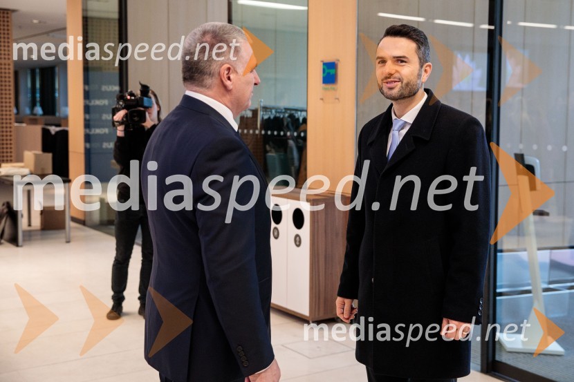  Marko Lotrič, predsednik, Državni svet;  Matej Tonin, predsednik stranke NSiUstanovni kongres Lotričeve stranke Fokus