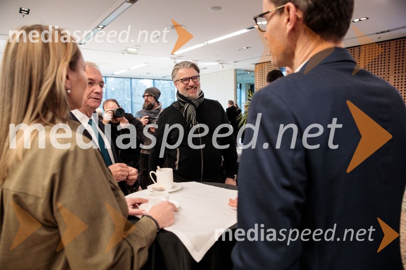  Aleš Hojs, nekdanji minister za notranje zadeve;  Marko Staroveški, svetnik, Državni svet;  Anže Logar, predsednik stranke Demokrati, poslanec Državnega zbora Republike SlovenijeUstanovni kongres Lotričeve stranke Fokus
