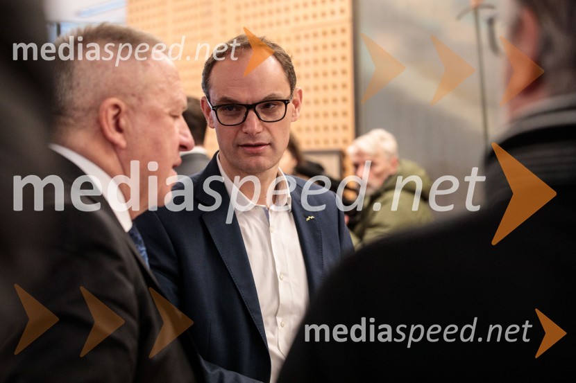  Zdravko Počivalšek, nekdanji minister za gospodarski razvoj in tehnologijo;  Anže Logar, predsednik stranke Demokrati, poslanec Državnega zbora Republike SlovenijeUstanovni kongres Lotričeve stranke Fokus