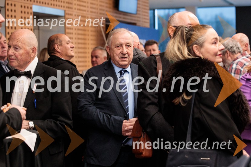  Andrej Žabjek, odvetnik, vitez red Sankt - Georgs - Ritter - Bruderschaft zu Kärnten, e.v.;  ... , podjetnik;  Norma  De Saint Picman, intermedijska umetnica, akademska slikarkaUstanovni kongres Lotričeve stranke Fokus