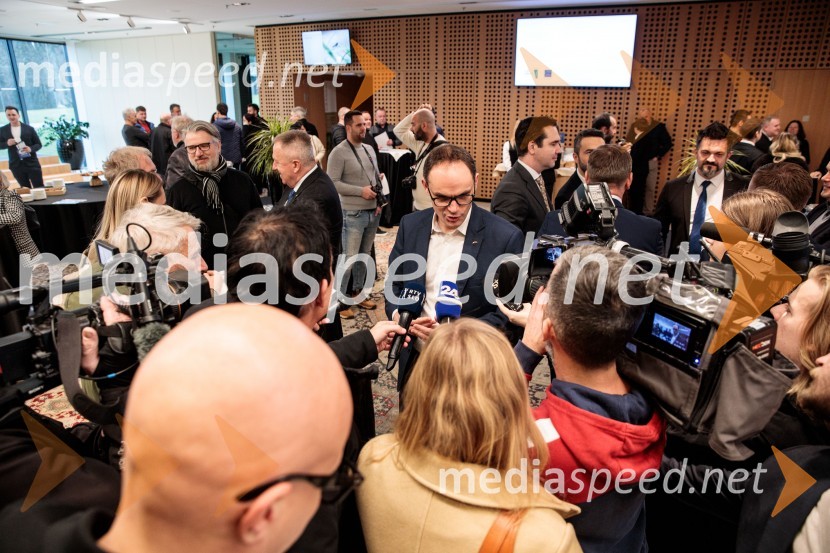  Anže Logar, predsednik stranke Demokrati, poslanec Državnega zbora Republike SlovenijeUstanovni kongres Lotričeve stranke Fokus