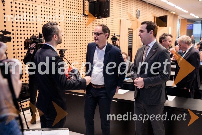  Matej Tonin, predsednik stranke NSi;  Anže Logar, predsednik stranke Demokrati, poslanec Državnega zbora Republike Slovenije;  Marko Balažic, predsednik SLSUstanovni kongres Lotričeve stranke Fokus