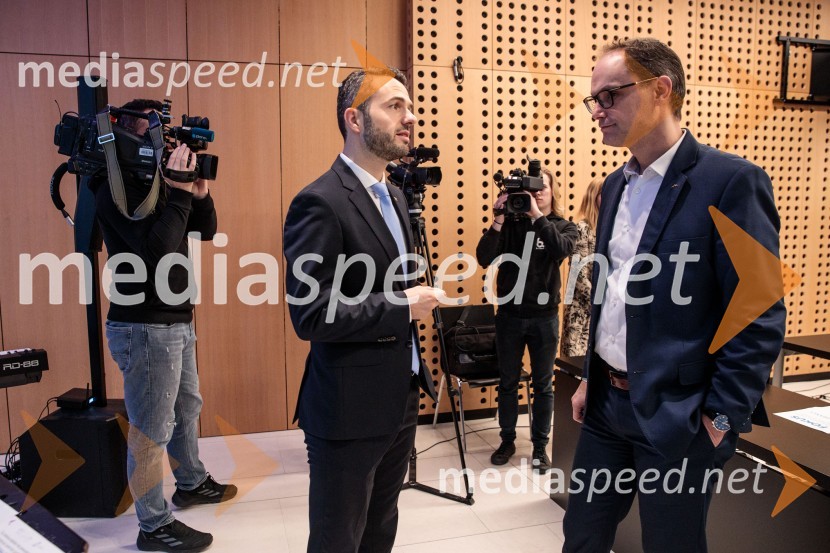  Matej Tonin, predsednik stranke NSi;  Anže Logar, predsednik stranke Demokrati, poslanec Državnega zbora Republike SlovenijeUstanovni kongres Lotričeve stranke Fokus