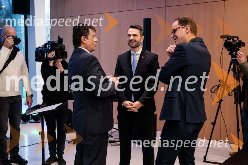  Matej Tonin, predsednik stranke NSi;  Anže Logar, predsednik stranke Demokrati, poslanec Državnega zbora Republike SlovenijeUstanovni kongres Lotričeve stranke Fokus