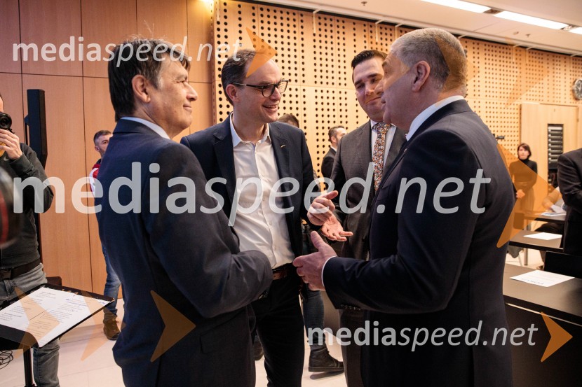  ... ;  Anže Logar, predsednik stranke Demokrati, poslanec Državnega zbora Republike Slovenije;  Marko Balažic, predsednik SLS;  Marko Lotrič, predsednik, Državni svetUstanovni kongres Lotričeve stranke Fokus