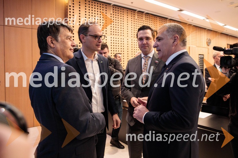  Anže Logar, predsednik stranke Demokrati, poslanec Državnega zbora Republike Slovenije;  Marko Balažic, predsednik SLS;  Marko Lotrič, predsednik, Državni svetUstanovni kongres Lotričeve stranke Fokus