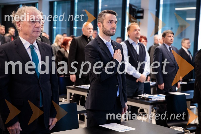  Aleš Hojs, nekdanji minister za notranje zadeve;  Matej Tonin, predsednik stranke NSi;  Patrik Greblo, dirigentUstanovni kongres Lotričeve stranke Fokus