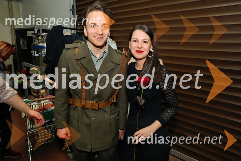  Matija Stipanič, igralec;  Zala Koren,  urednica socialnih omrežij, SNG Maribor DramaJančarjev roman In ljubezen tudi na odru Drame SNG Maribor