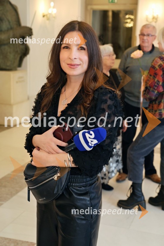  Jana Ujčič, novinarkaJančarjev roman In ljubezen tudi na odru Drame SNG Maribor