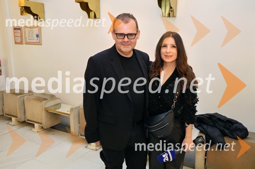  Alan Kavčič, predstavnik za odnose z javnostmi SNG Maribor;  Jana Ujčič, novinarkaJančarjev roman In ljubezen tudi na odru Drame SNG Maribor