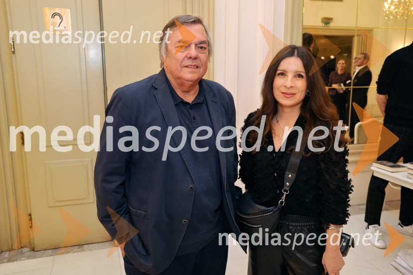  Cvetka Dragoš Jančar;  Jana Ujčič, novinarkaJančarjev roman In ljubezen tudi na odru Drame SNG Maribor