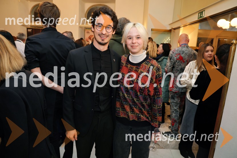  Žan Koprivnik, igralec;  Lola DomaJančarjev roman In ljubezen tudi na odru Drame SNG Maribor