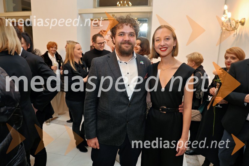  Luka Marcen, režiser;  Lara Ekar Grlj, koreografinjaJančarjev roman In ljubezen tudi na odru Drame SNG Maribor