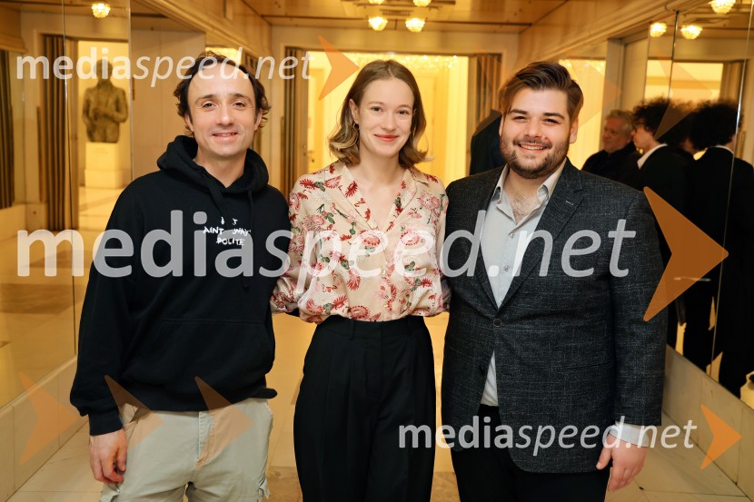  Nejc Ropert, igralec;  Julija Klavžar, igralka;  Jakob Šfiligoj, igralecJančarjev roman In ljubezen tudi na odru Drame SNG Maribor