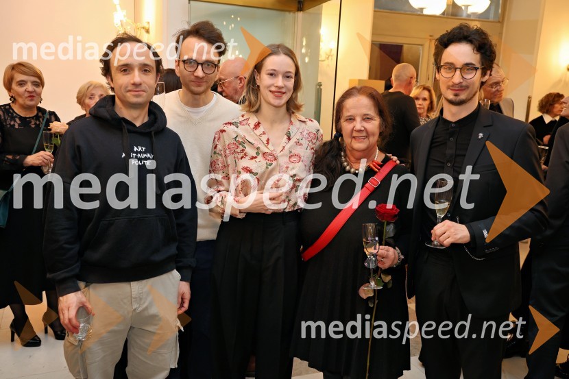  Nejc Ropert, igralec;  Matija Stipanič, igralec;  Julija Klavžar, igralka;  Metka Damjan, lektorica;  Žan Koprivnik, igralecJančarjev roman In ljubezen tudi na odru Drame SNG Maribor