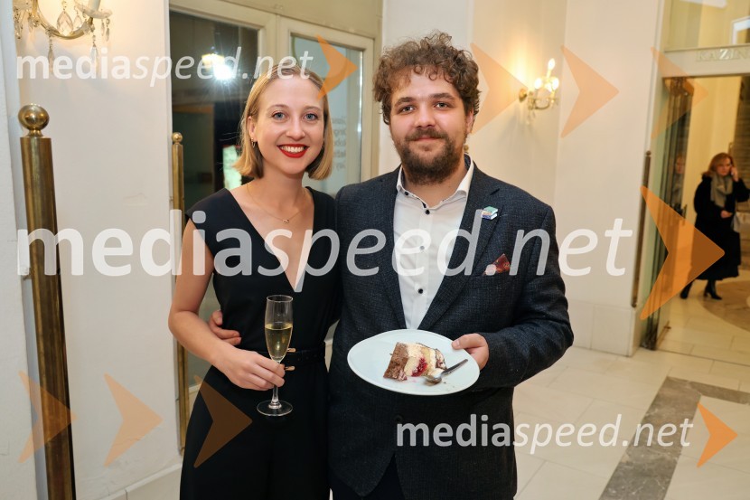  Lara Ekar Grlj, koreografinja;  Luka Marcen, režiserJančarjev roman In ljubezen tudi na odru Drame SNG Maribor