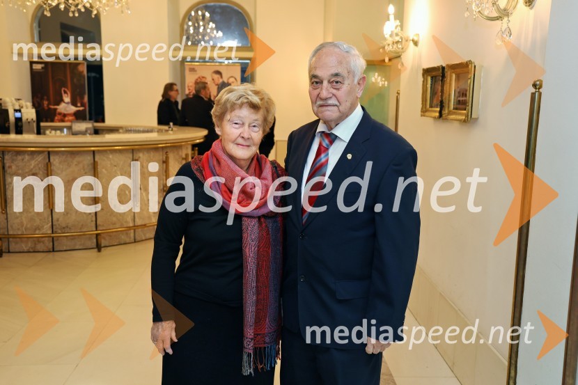  Alojzija Moge-Čas, odvetnica;  Rudolf Moge, nekdanji politikJančarjev roman In ljubezen tudi na odru Drame SNG Maribor