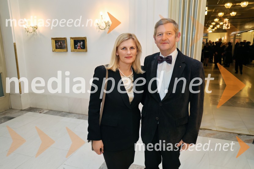  ... ;  Primož Premzl, založnik, zbiratelj in galeristJančarjev roman In ljubezen tudi na odru Drame SNG Maribor