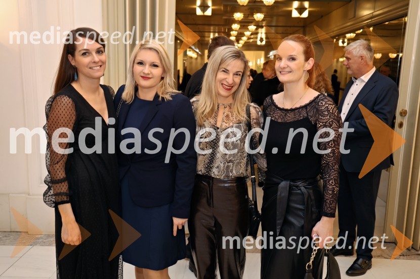  Špela Lešnik, producentka Drame SNG Maribor;  ... ;  ... ;  ... Jančarjev roman In ljubezen tudi na odru Drame SNG Maribor