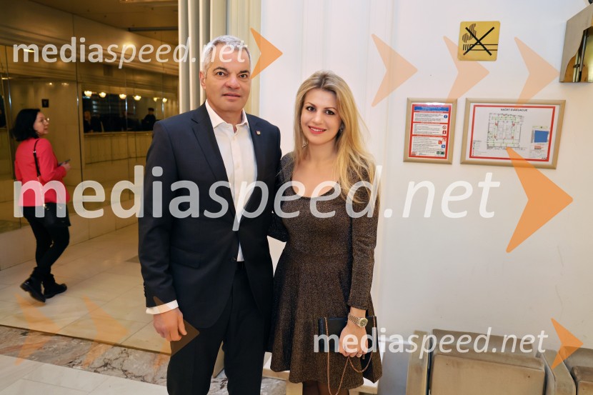  Aleksander Saša Arsenovič, župan, Mestna občina Maribor;  Katja Arsenovič, direktorica Rožmarin Hospitality GroupJančarjev roman In ljubezen tudi na odru Drame SNG Maribor
