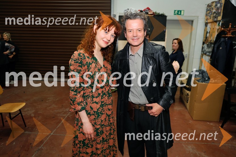  Katarina  Prislan, asistentka scenografa;  Vojko Belšak, igralecJančarjev roman In ljubezen tudi na odru Drame SNG Maribor