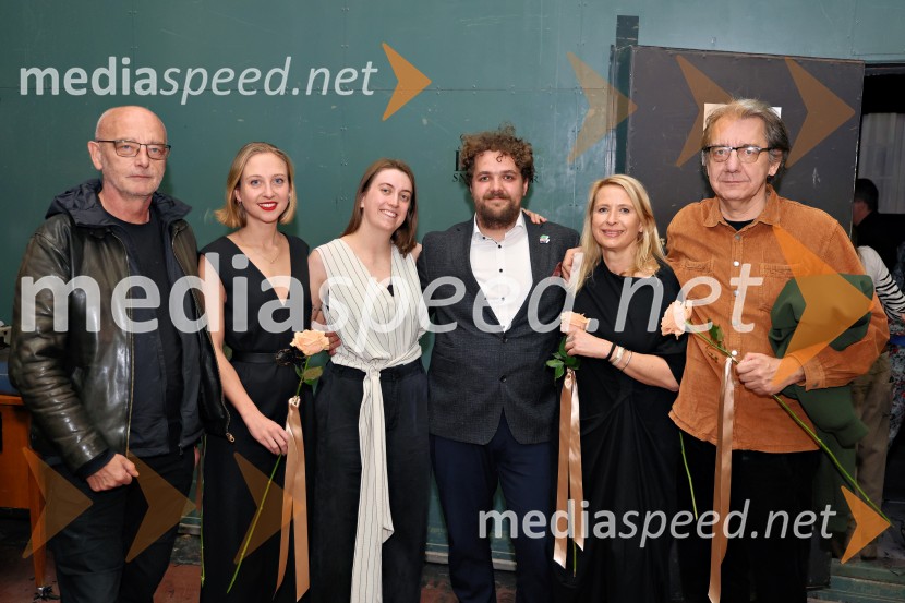  Andrej  Hajdinjak, oblikovalec svetlobe;  Lara Ekar Grlj, koreografinja;  Ana Janc, kostumografinja;  Luka Marcen, režiser;  Tatjana Doma, dramaturginja SLG Celje;  Mitja Vrhovnik Smrekar, skladatelj, član skupine Bossa de NovoJančarjev roman In ljubezen tudi na odru Drame SNG Maribor