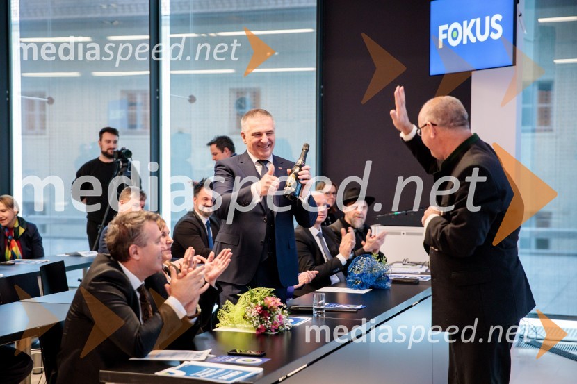  ... ;  Aleš Smrekar, novinar in dnevni urednik Val202;  Luka Brkljača, kondicijski trener slovenske nogometne reprezentanceUstanovni kongres Lotričeve stranke Fokus