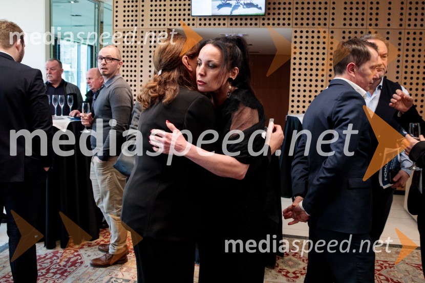  Tijana Orešič Barač, dr. med. specialistka dermatologije;  Tomaž Orešič, podpredsednik skupine ResaltaUstanovni kongres Lotričeve stranke Fokus