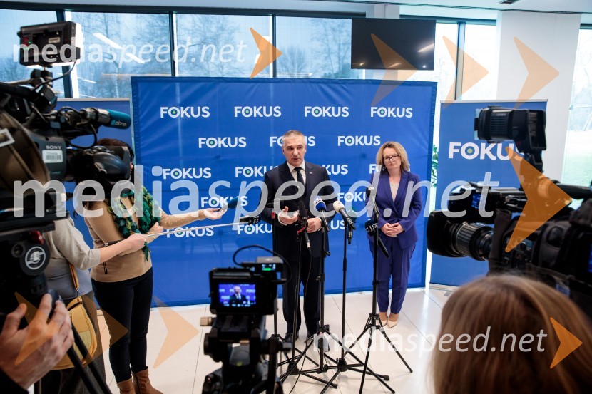  Marko Lotrič, predsednik, Državni svet;  Monika Kirbiš Rojs, sekretarka, Državni svetUstanovni kongres Lotričeve stranke Fokus