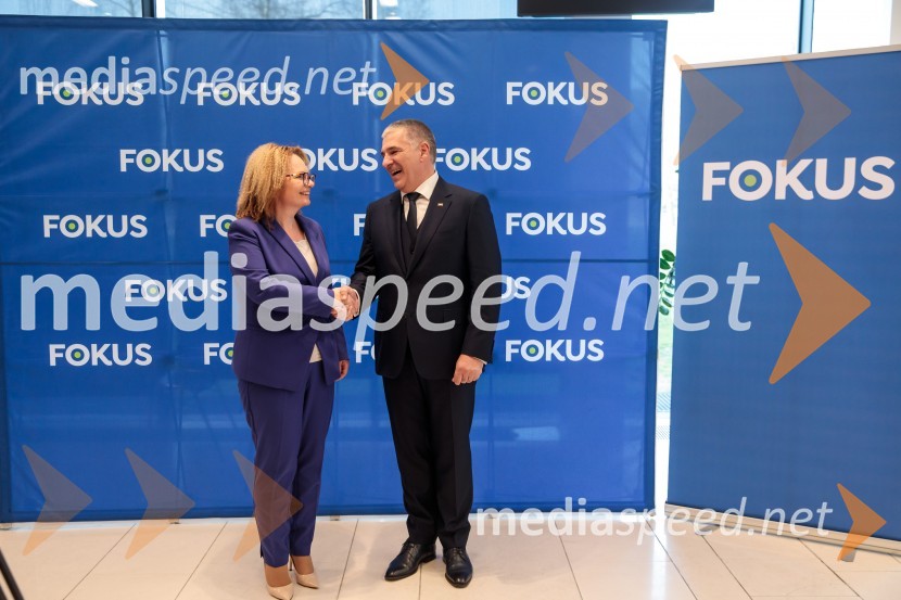  Monika Kirbiš Rojs, sekretarka, Državni svet;  Marko Lotrič, predsednik, Državni svetUstanovni kongres Lotričeve stranke Fokus