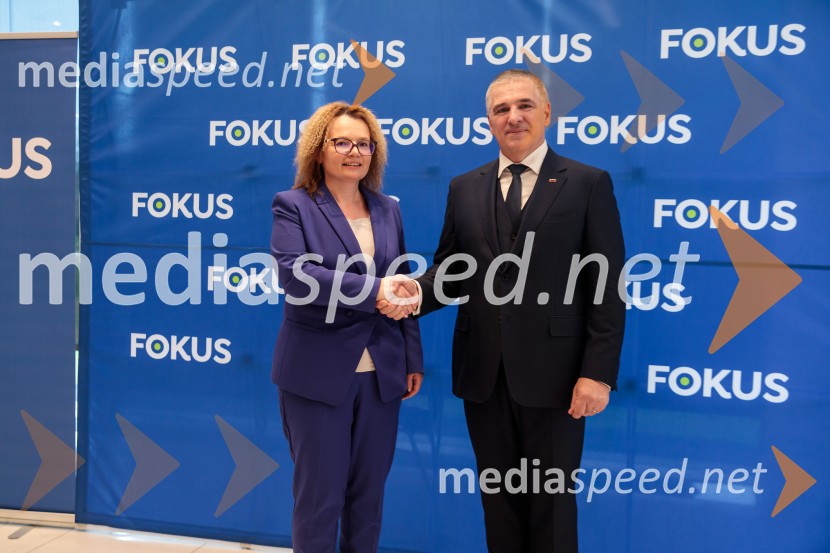  Monika Kirbiš Rojs, sekretarka, Državni svet;  Marko Lotrič, predsednik, Državni svetUstanovni kongres Lotričeve stranke Fokus