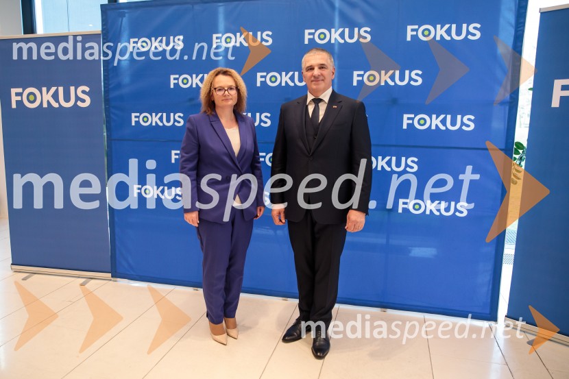  Monika Kirbiš Rojs, sekretarka, Državni svet;  Marko Lotrič, predsednik, Državni svetUstanovni kongres Lotričeve stranke Fokus