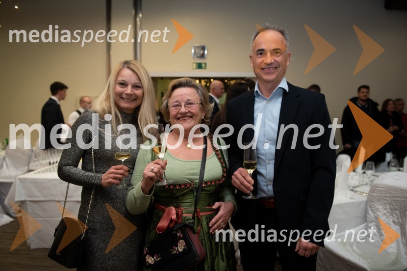 Nina Polanec okronana za 28. Vinsko kraljico Slovenije