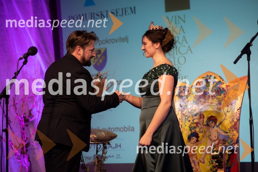  ... ;  Nina  Polanec, 28. Vinska kraljica Slovenije 2025Nina Polanec okronana za 28. Vinsko kraljico Slovenije