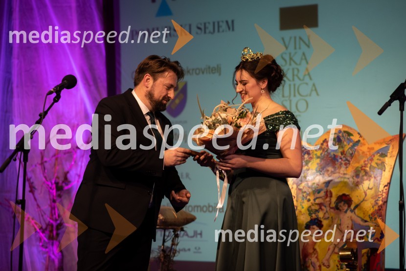  ... ;  Nina  Polanec, 28. Vinska kraljica Slovenije 2025Nina Polanec okronana za 28. Vinsko kraljico Slovenije