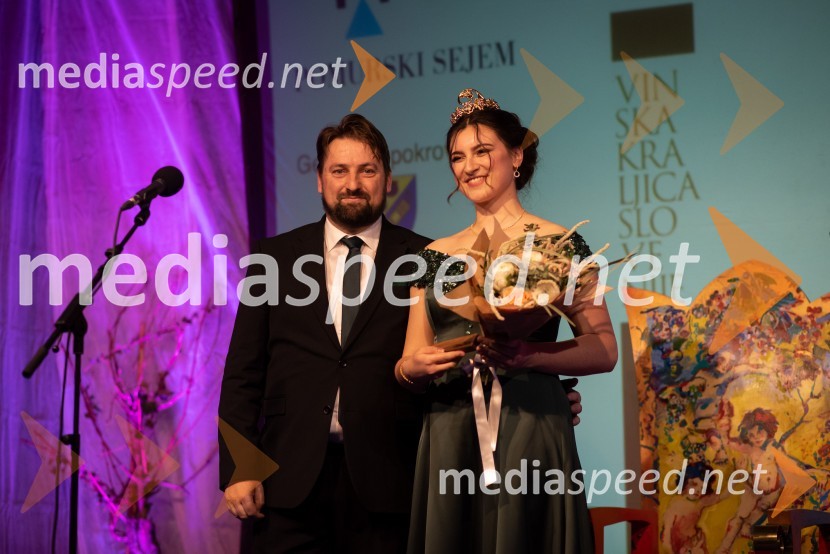  ... ;  Nina  Polanec, 28. Vinska kraljica Slovenije 2025Nina Polanec okronana za 28. Vinsko kraljico Slovenije