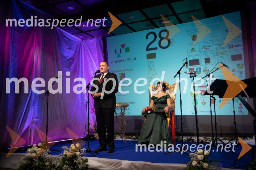  ... ;  Nina  Polanec, 28. Vinska kraljica Slovenije 2025Nina Polanec okronana za 28. Vinsko kraljico Slovenije