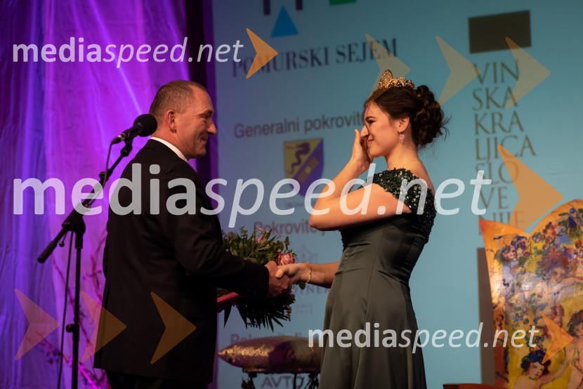  ... ;  Nina  Polanec, 28. Vinska kraljica Slovenije 2025Nina Polanec okronana za 28. Vinsko kraljico Slovenije
