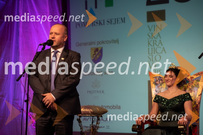  ... ;  Nina  Polanec, 28. Vinska kraljica Slovenije 2025Nina Polanec okronana za 28. Vinsko kraljico Slovenije