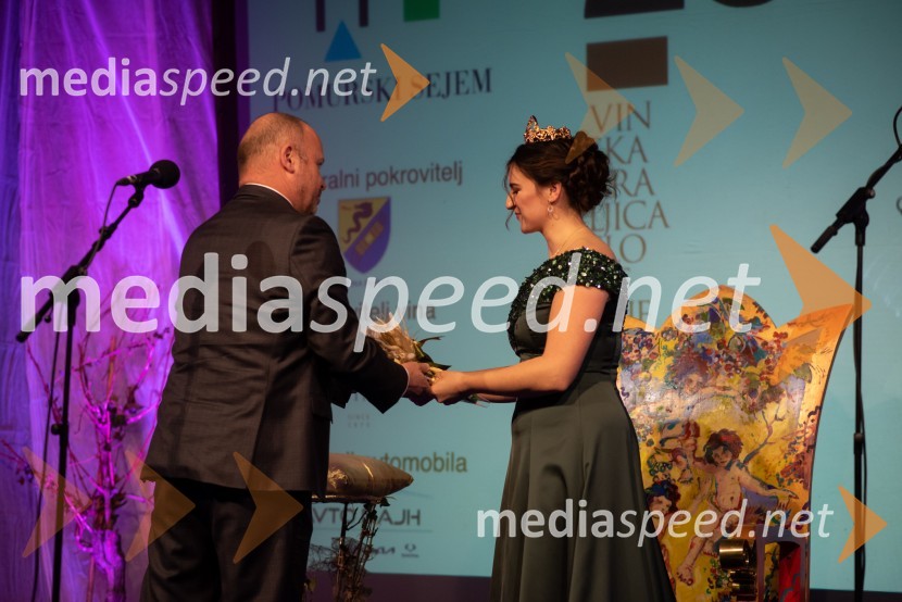  ... ;  Nina  Polanec, 28. Vinska kraljica Slovenije 2025Nina Polanec okronana za 28. Vinsko kraljico Slovenije