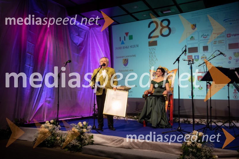  Alojz Cedula, predstavnik Društva vinskih svetovalcev Sommelier Slovenije;  Nina  Polanec, 28. Vinska kraljica Slovenije 2025Nina Polanec okronana za 28. Vinsko kraljico Slovenije