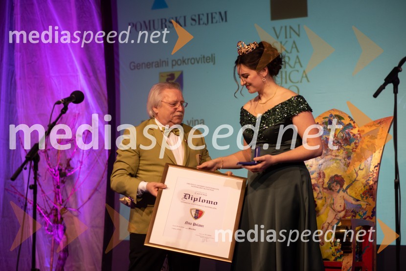  Alojz Cedula, predstavnik Društva vinskih svetovalcev Sommelier Slovenije;  Nina  Polanec, 28. Vinska kraljica Slovenije 2025Nina Polanec okronana za 28. Vinsko kraljico Slovenije