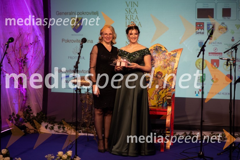 mag. Tjaša Kos, vinogradništvo Kos, Vinska kraljica Slovenije 2002;  Nina  Polanec, 28. Vinska kraljica Slovenije 2025Nina Polanec okronana za 28. Vinsko kraljico Slovenije