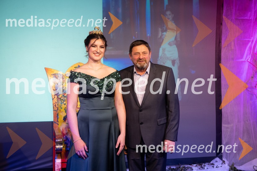 Nina  Polanec, 28. Vinska kraljica Slovenije 2025;  ... Nina Polanec okronana za 28. Vinsko kraljico Slovenije