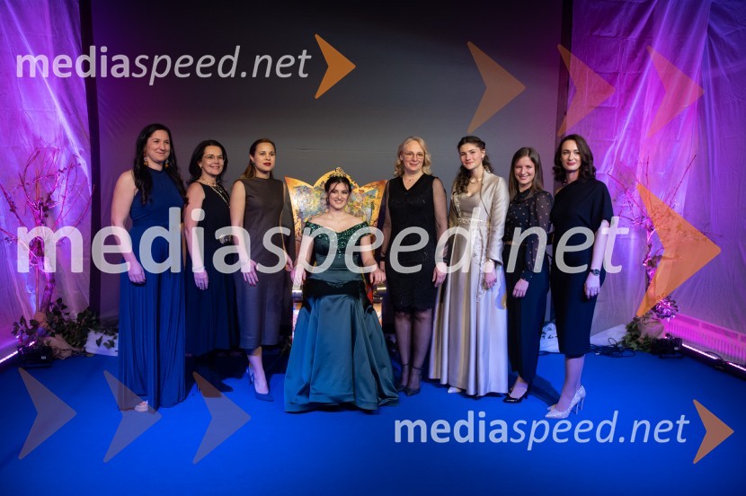 Nina Polanec okronana za 28. Vinsko kraljico Slovenije